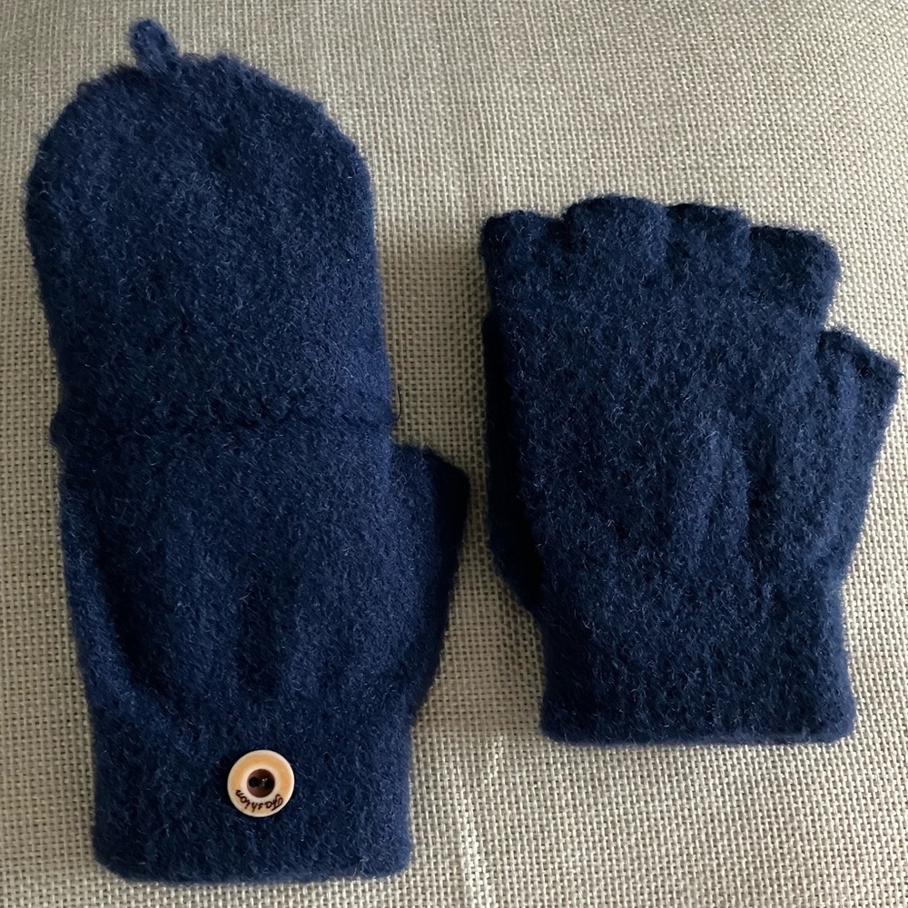 Boy’s Convertible Glove and Mitten Set Size 4-7 - Picture 6 of 7